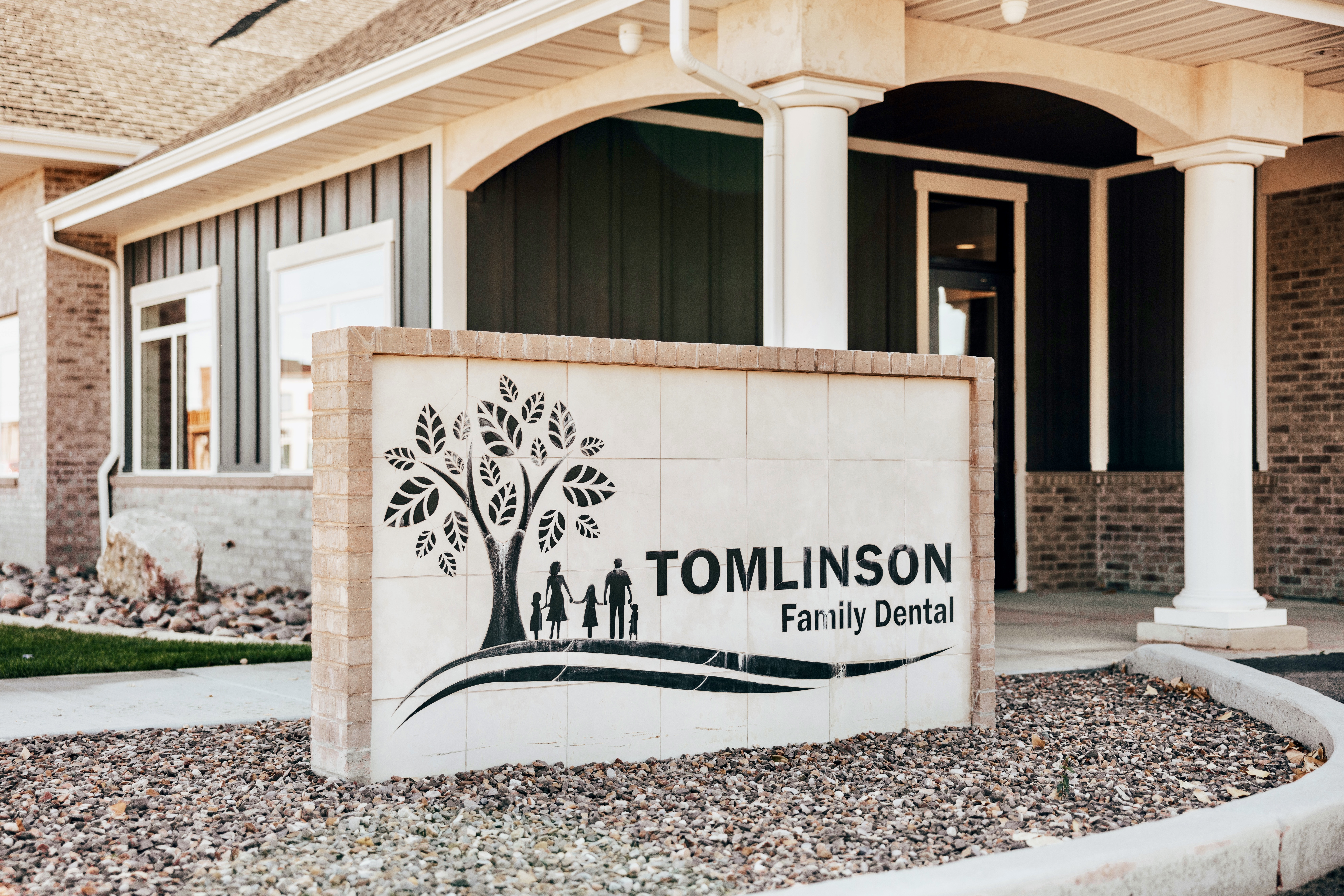 The entrance to Tomlinson Family Dental in Roosevelt